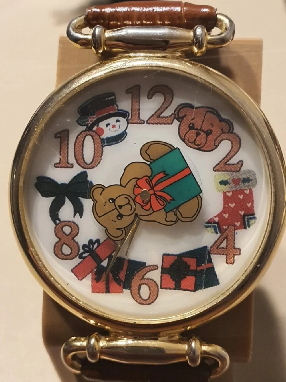 🦋10/$20🦋 Goldtone/White Leather Women's Christmas Watch